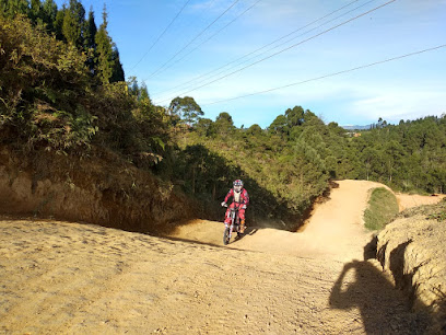 Pista motocross guarne