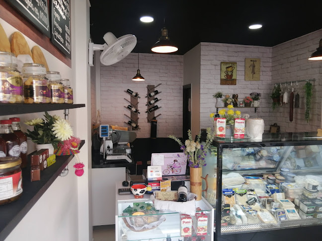 Las Tablas Delicatessen