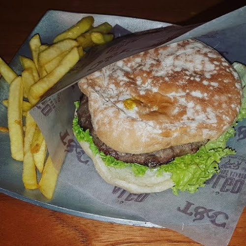 Troncos y Carbón - Parrillada y maiscos - Restaurante Pereira - Carnes al carbón - Bolivar Plaza