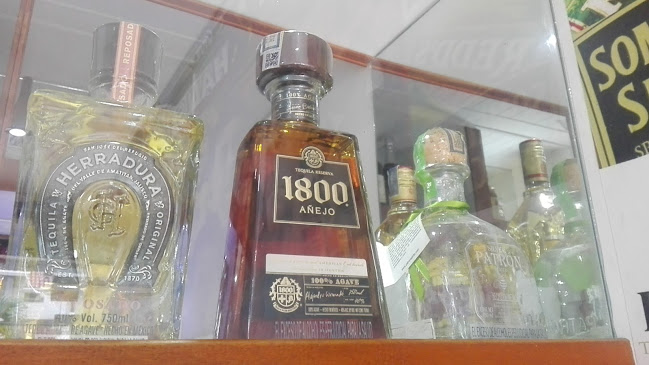 Barranquitas Licorera Bar Vizcaya, bebidas fuertes, cigarrillos, gaseosas y pasabocas - Gastronomía y hostelería