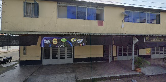 Alitas & Costillitas Black and White