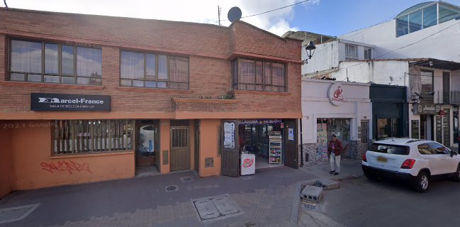 El peral : salón de onces y frutas de nuevo colon