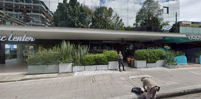 Opinii despre Starbucks Parque 93 în Bogotá - Gastronomía y hostelería